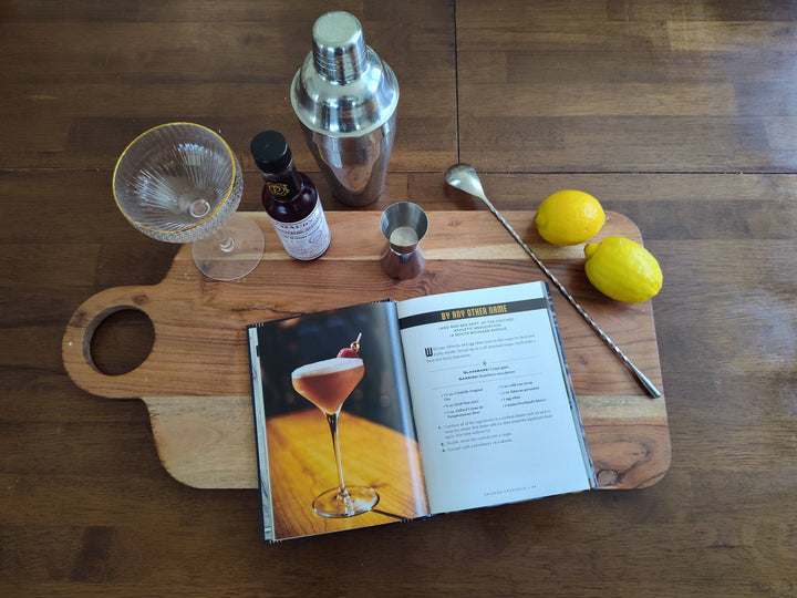 Chicago Cocktails: An Elegant Collection of Over 100 Recipes