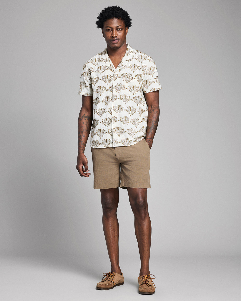 Short Sleeve Botanical Jacquard Camp Shirt | Tinted White/Olive